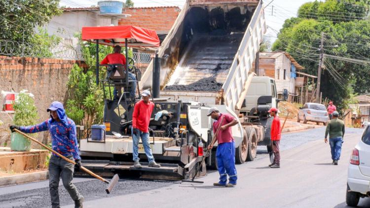 Por que não pode pavimentar ruas em dias de chuva? Saiba como funcionam as obras durante o inverno amazônico