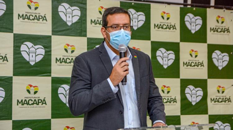 Prefeito de Macapá anuncia pagamento do piso salarial aos professores municipais