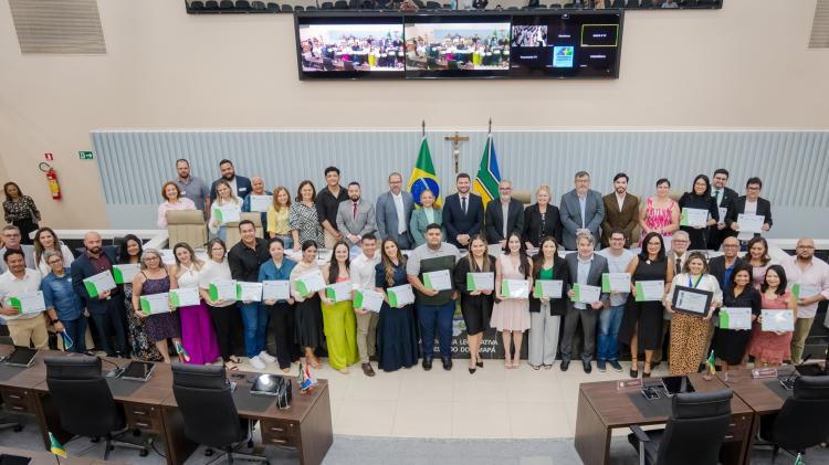 Alap presta homenagem a profissionais da saúde em Sessão Solene