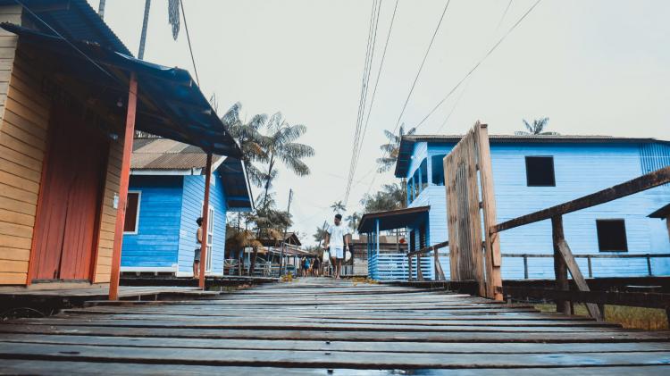 Prefeito Dr. Furlan entrega sistemas de energia solar, passarelas e assina Ordem de Serviço no Arquipélago do Bailique