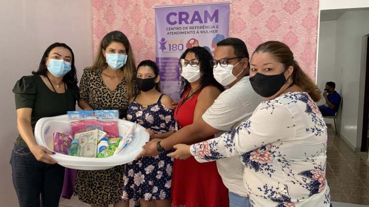 Prefeitura de Macapá entrega kits para bebês a mulheres atendidas pelo Cram