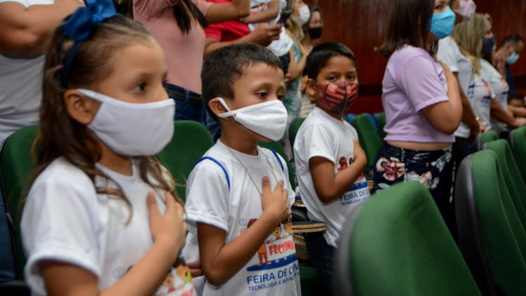 Prefeitura premia estudantes e profissionais da Educação em primeira FectiMac