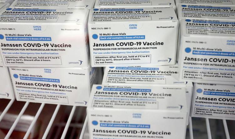 Anvisa pede alteração na bula de vacinas Janssen e AstraZeneca