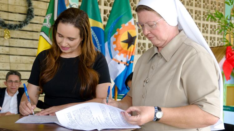 Assembleia assina Termo de Fomento com Casa da Hospitalidade, em Santana