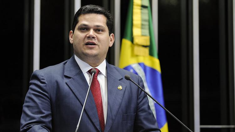 Davi Alcolumbre festeja reeleição para o Senado