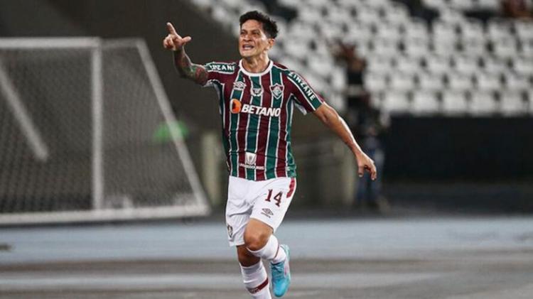 Com dois gols de Cano, Fluminense vence Flamengo no Carioca