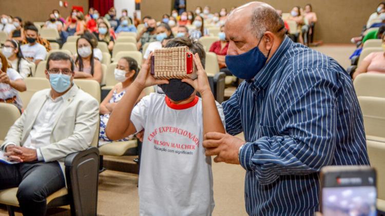 Prefeitura vai disponibilizar óculos de realidade virtual e ferramentas Google For Education para estudantes da rede municipal de Macapá