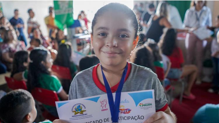 Mais de 60 estudantes de escola municipal de Macapá recebem medalhas de prêmios nacionais