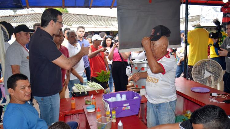 Prefeito Furlan esteve na Feira do Novo Horizonte conhecendo a realidade dos trabalhadores