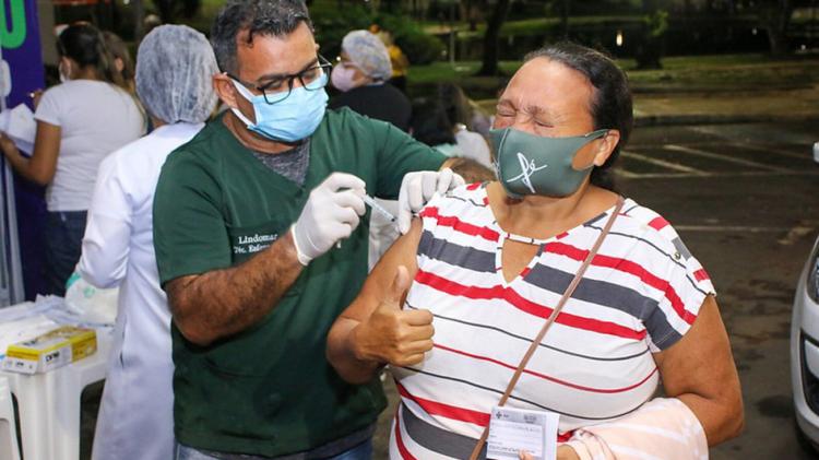 Pessoas de 49 anos começam a ser vacinadas contra a Covid-19 nesta segunda-feira (14); veja os demais públicos