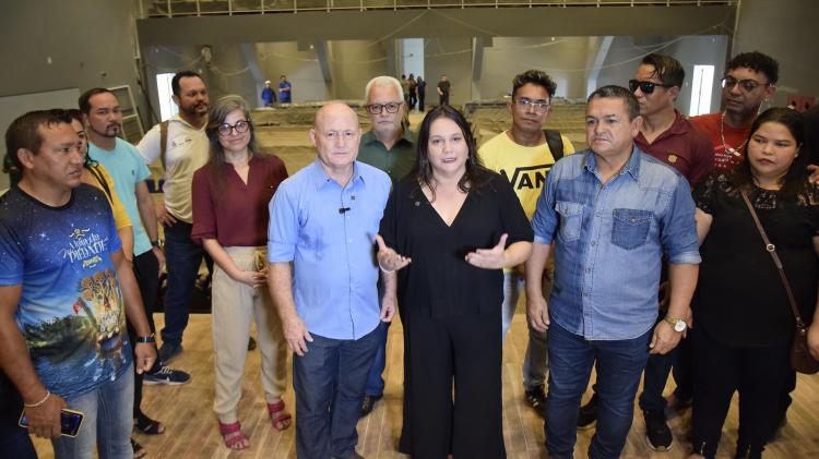 prefeito Bala Rocha e secretária de estado da Cultura alinham programação de inauguração do Teatro Municipal