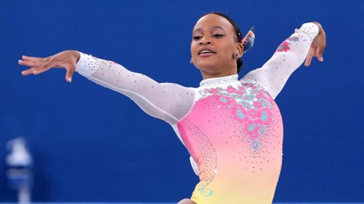 Rebeca Andrade fica em 5º lugar no solo com Baile de Favela nas Olimpíadas