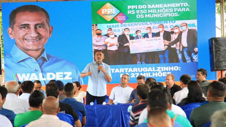 Governador Waldez inaugura obras e entrega ordens de serviço em Tartarugalzinho