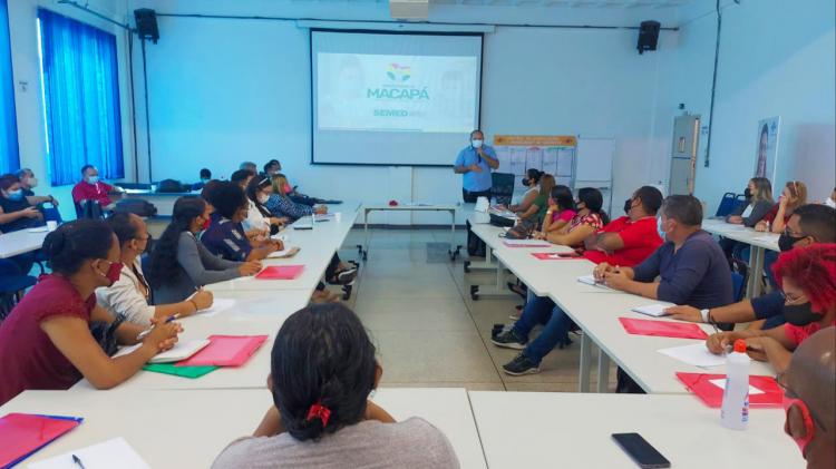 Semed convoca gestores e secretários administrativos de escolas municipais para capacitação sobre prestação de contas