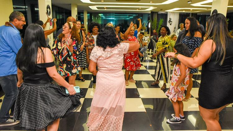 Semas promove 1º baile de fim de ano para idosos atendidos no Cras Alegria