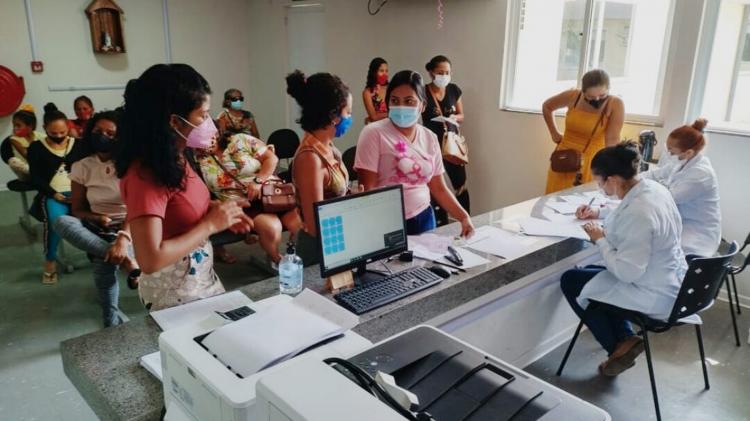 Outubro Rosa: Prefeitura de Macapá promove ações de prevenção ao câncer de mama e do colo do útero