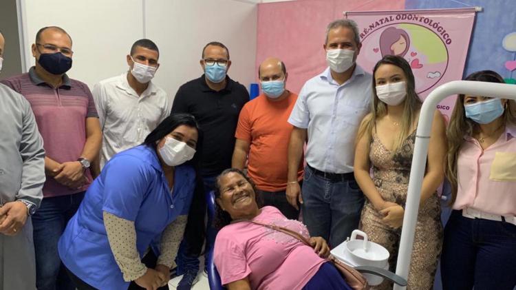 Programa Sorriso Feliz entrega próteses dentárias gratuitas no município