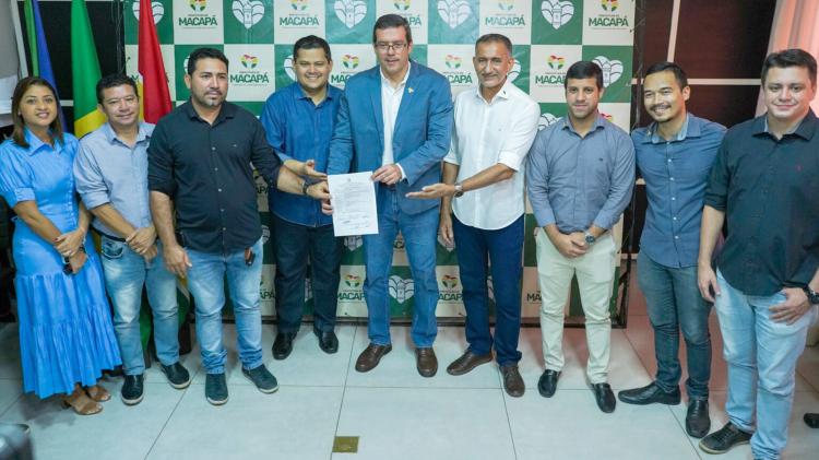 Dr. Furlan assina ordem de serviço para início da obra do novo Trapiche Eliezer Levy