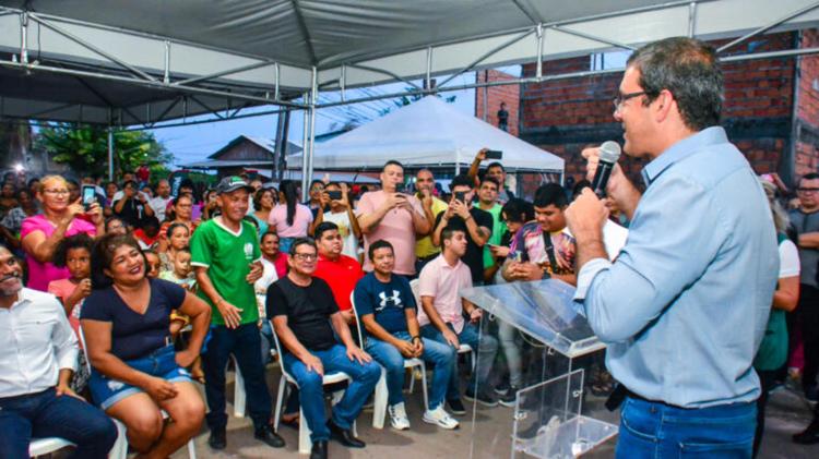 Dr. Furlan assina mais uma Ordem de Serviço para pavimentação de quatro vias do bairro Araxá