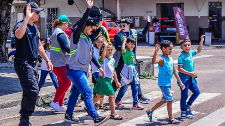 CTMac promove ação educativa sobre segurança no trânsito para alunos da escola municipal Rondônia