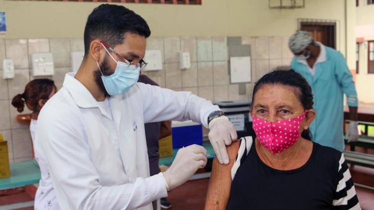 Prefeitura de Macapá realiza nova chamada para oferta da 3a dose para pessoas acima de 65 anos