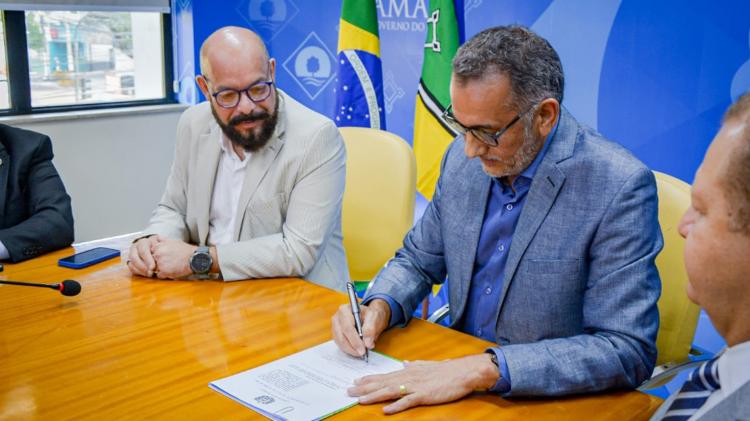 Governador sanciona leis sobre organização e divisão Judiciária do Amapá