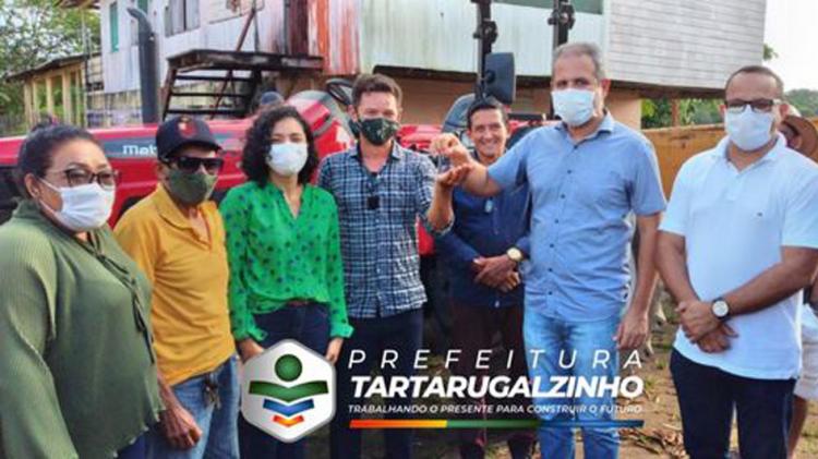 Prefeitura de Tartarugalzinho disponibiliza trator agrícola para distrito de Itaubal