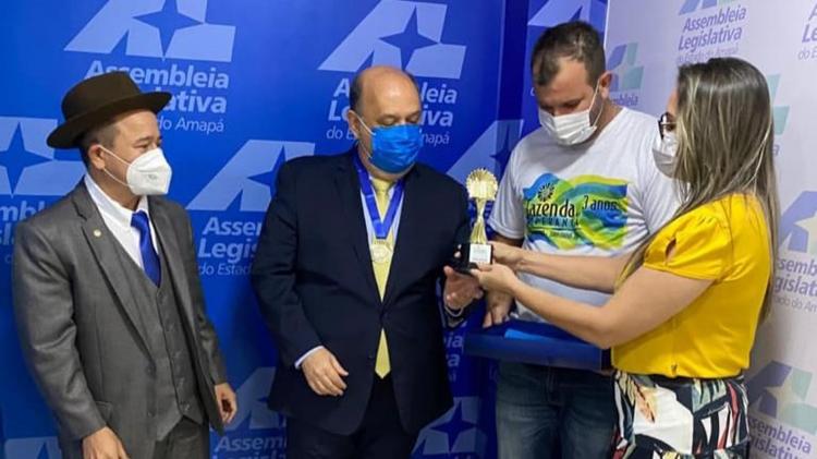 Presidente Kaká Barbosa recebe homenagem da Fazenda da Esperança