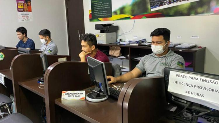 Motoristas de transporte de carga e fretamento devem renovar licença na CTMac; veja como