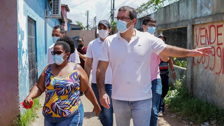 Prefeito reúne com associação de moradores do Santa Inês e visita bairros da cidade