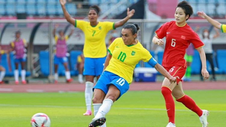 Com dois gols de Marta, Brasil goleia China em sua estreia em Tóquio-2020