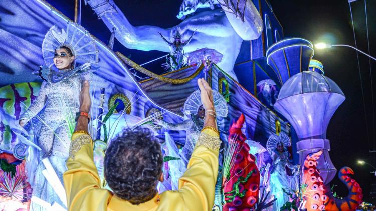 ‘É uma festa que celebra a diversidade cultural e gera emprego e renda para os amapaenses’, afirma Clécio Luís sobre o desfile das escolas de samba