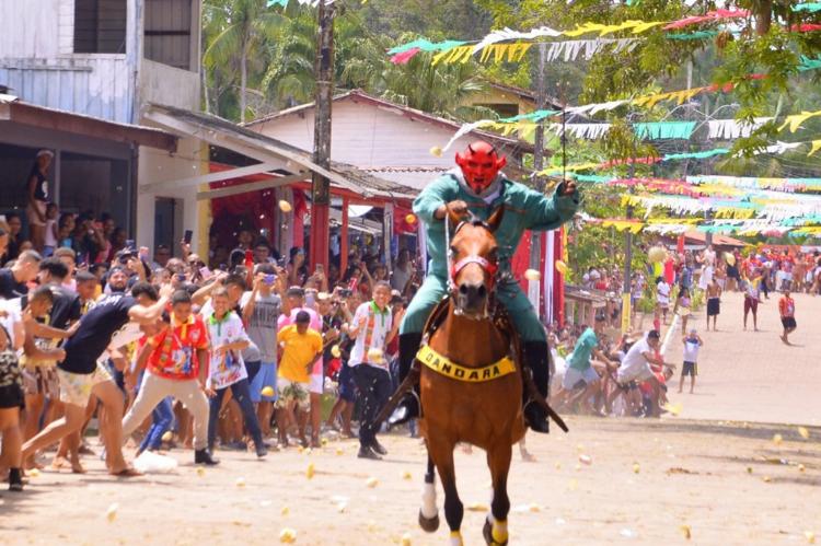 Com devoção e alegria celebram ponto alto da Festa de São Tiago