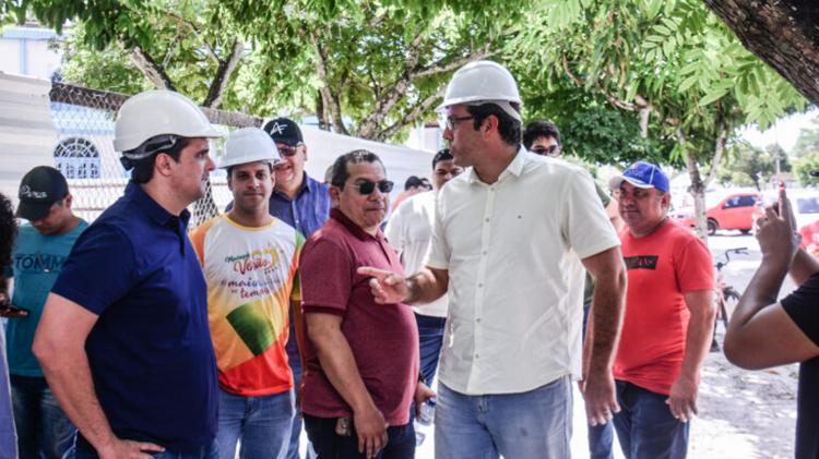 Furlan visita obras em andamento e assina Ordem de Serviço para reconstrução de passarela no bairro Jardim Marco Zero