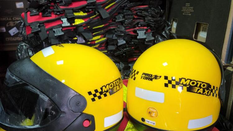 Prefeitura de Macapá entrega equipamentos de segurança para mototaxistas