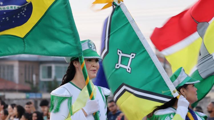 Desfile cívico estudantil é marcado pelo resgate histórico e cultural do `Amapá 80 Anos´