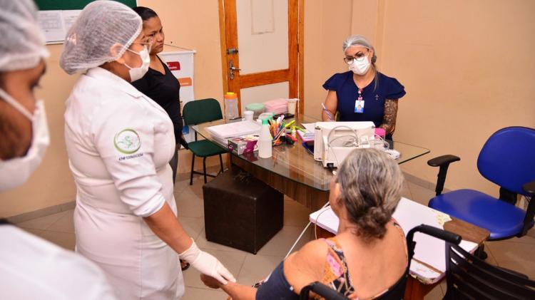 GEA: entrada de acompanhantes e objetos pessoais no HE