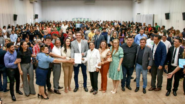 Dr. Furlan sanciona lei que garante reajuste para mais de 13 mil servidores municipais de Macapá