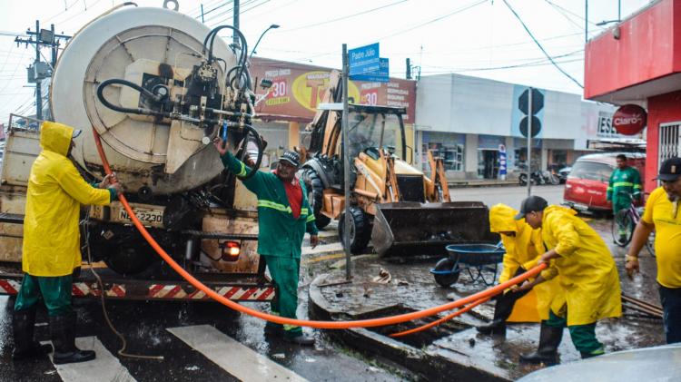 Zeladoria Urbana e Defesa Civil monitoram pontos de alagamento na cidade