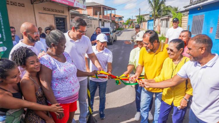 Prefeito Dr. Furlan entrega via asfaltada