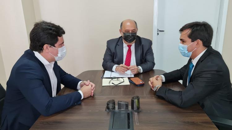 Presidente Kaká Barbosa recebe convite para a posse do novo Defensor Público-Geral