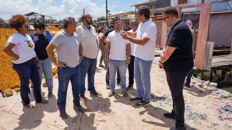 Prefeito Dr. Furlan fiscaliza e entrega obras de pavimentação em bairros da capital