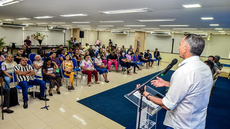 Governo entrega 54 títulos de domínio para moradores da zona norte de Macapá