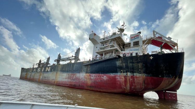 Navio Mandarin Dalian recebe autorização para atracar no Porto de Santana
