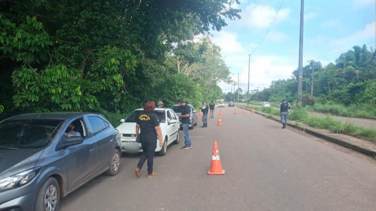 Em fiscalização, 4 pessoas são autuadas por transporte clandestino de passageiros